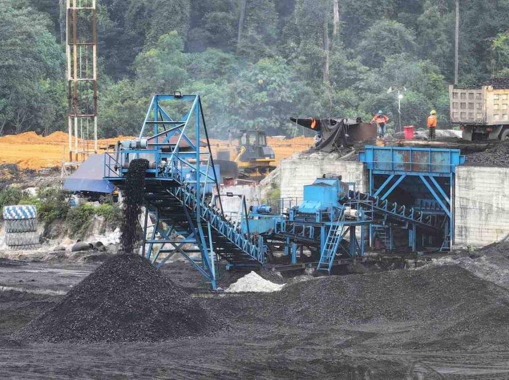 The Role of Reliable Coal Hauling and Road Maintenance in Mining Operational Continuity